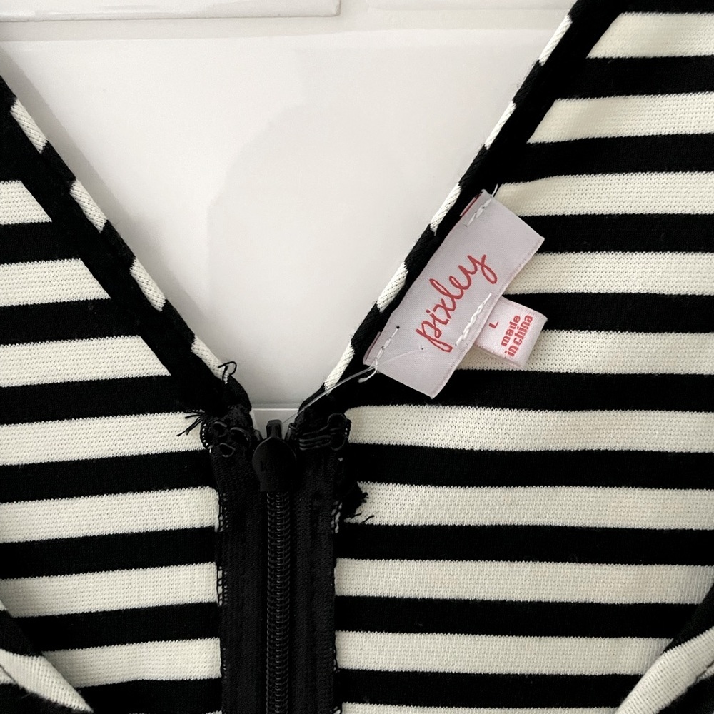 Black and White Dress - Picture 4 of 5